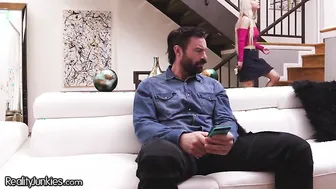 RealityJunkies Pervert Stepdad Watches Teen d.'s Cam Shows!