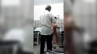 Saca consulta y doctor se aprovecha de ella caso real