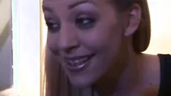 2 teens help mom to please dad