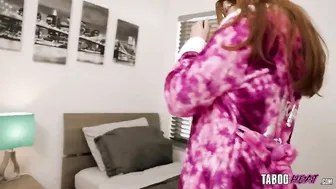 Curvy Redhead Stepdaughter Practices Anal With Helpful Step Parents - TabooHeat