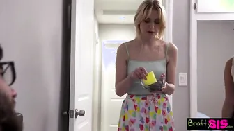 ty Sis - Spongebath From Step Sisters Friend Leads To Threesome! S10:E7