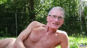 She Licks And Sucks the Old Man cock Young babe blowjob and pussy fingering