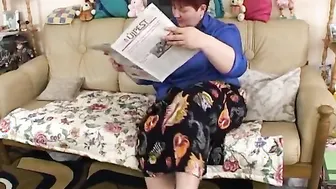 Horny Mature Lady Seduces The TV repair-Man