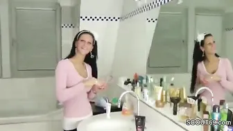 Schwester wird vom Stief bruder erwischt und gibt Handjob