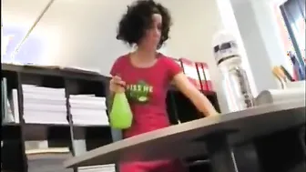 LA DONNA DELLE PULIZIE