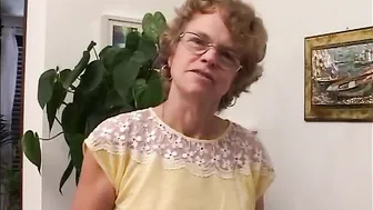 Old housewife sucking a young cock